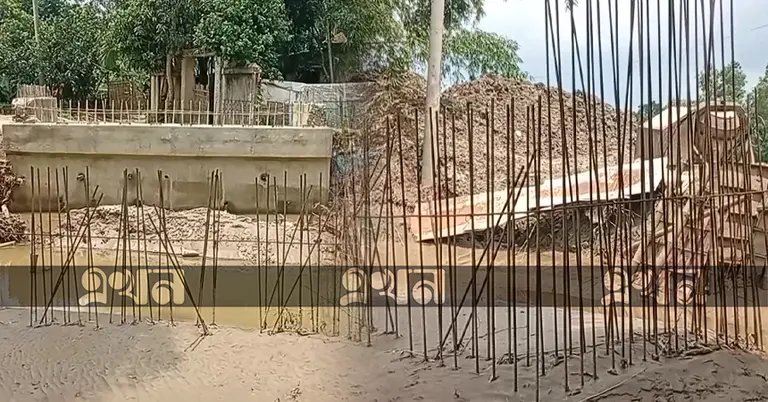 নির্মাণাধীন সেতু